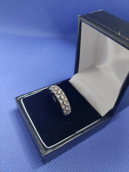 9K White Gold Ring 0.32 Diamonds, 375 Hallmarked, Weight: 2.7Grams, Size: R, Box Included