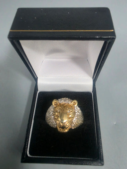 9ct Gold Ring  375 7.9G lion face Size U