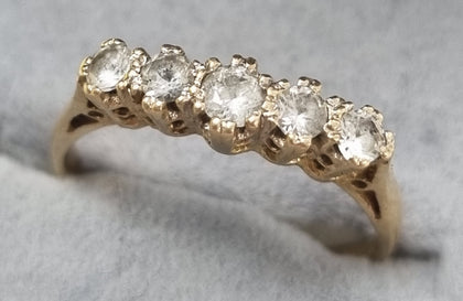 9ct Gold CZ ring - Size M