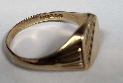 9CT - Yellow Gold Signet Ring - 3.43g - Size V - Hallmarked
