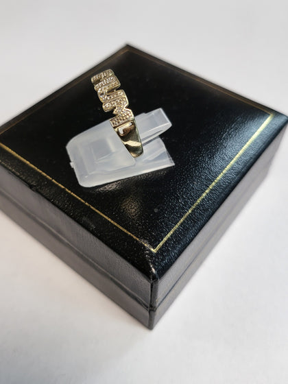9ct Yellow Gold Mum Ring with Clear Stones - Size Q - 1.82g total - Hallmarked