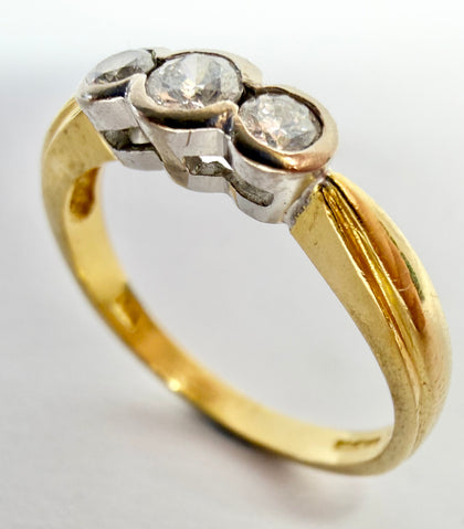 18ct yellow gold three stone diamond ring size O