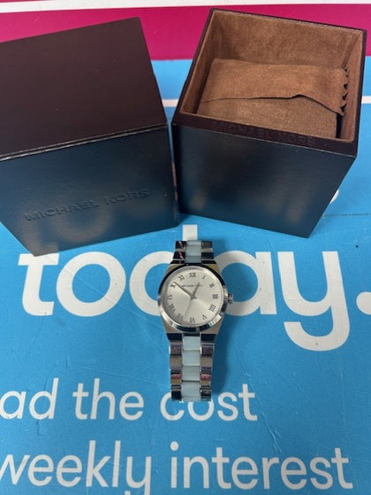 MICHAEL KORS WATCH SILVER **BOXED**.