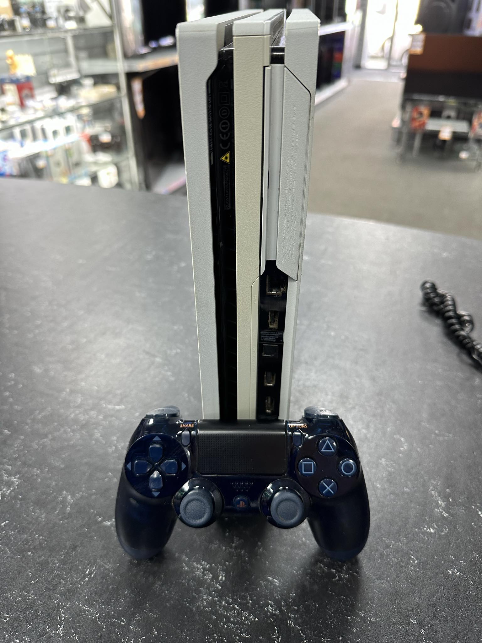 Glacier White authentic PS4 1TB (Fualty)