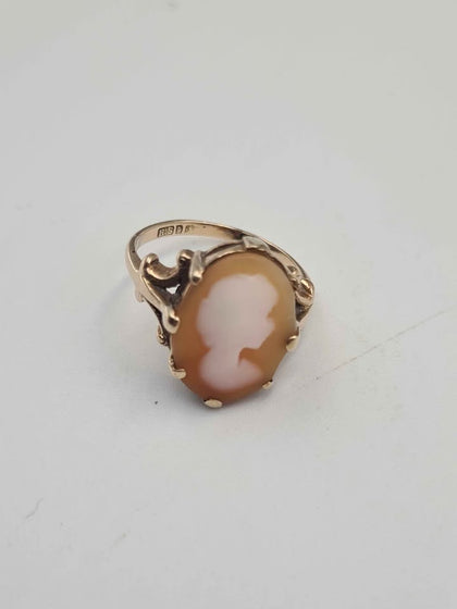 9ct Yellow Gold Cameo Ring - Size M - 3.53 Grams