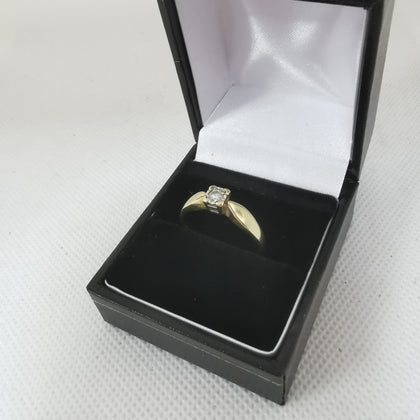 9k Gold Ring, with Diamond, 375 Hallmarked, 2.3Grams, Size: Q (Box Included)