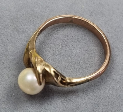 9ct gold ring with Pearl - Size O