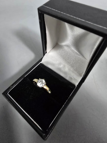 9CT Gold Ring 375 2.3G with White Stone Size L