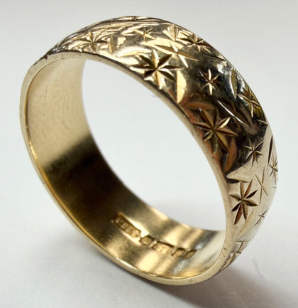 9ct gold ring with pattern size K 1/2