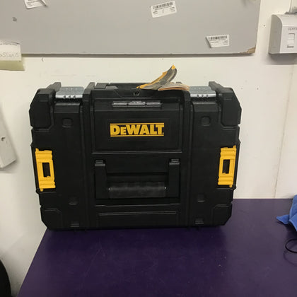 DEWALT DCG418 GRINDERT PLUS 2 BATT AND CARRY CASE