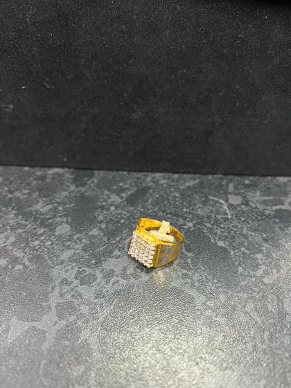 22ct Gold Gents Ring (Size R), 5.16g