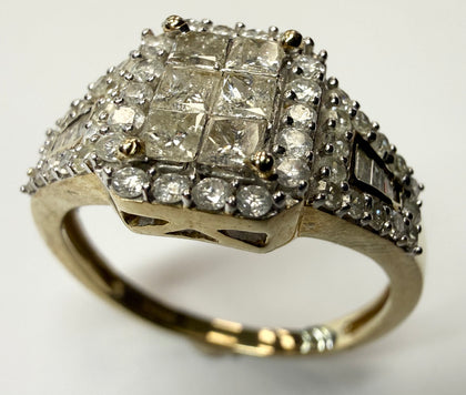 9ct gold and diamond cluster ring size R 1/2