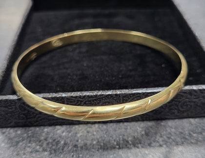 14ct Yellow Gold Bangle - 9.56G - 2.5