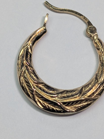 9CT GOLD LEAF PATTERN EARRINGS