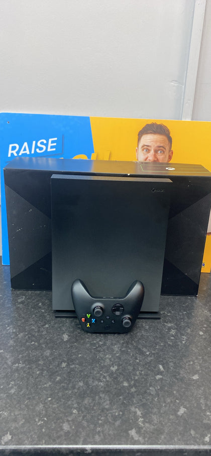 XBOX ONE X 1TB LEIGH STORE
