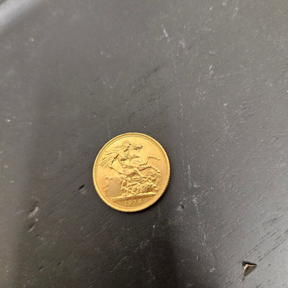 1976 Gold Full Sovereign Elizabeth II