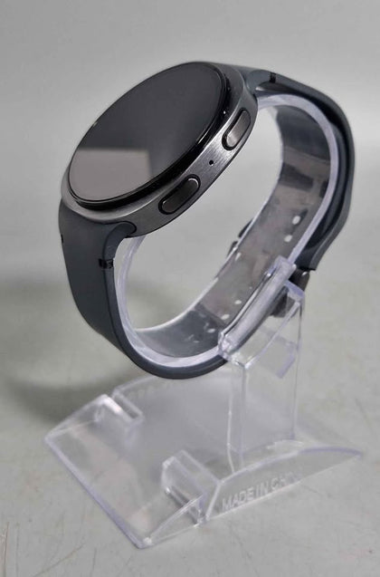 Samsung galaxy watch8 (BOXED AND WITH CARGER)