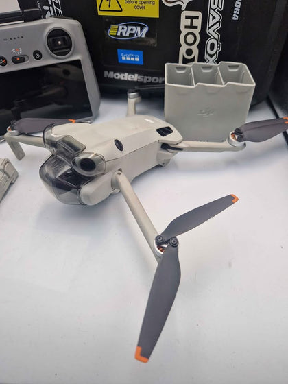 **DEAL** DJI Mini 4 Pro Drone Kit – 6x Batteries, 2x Chargers, Flight Case & Original Box