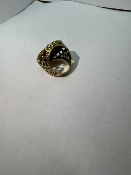 9ct gold ring with full sovereign (size o) (15.71g)
