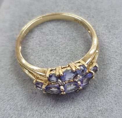 9ct Gold Ring With Lilac Stones size O1/2