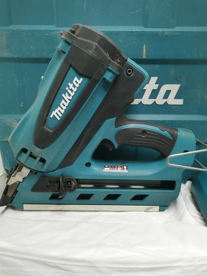 Makita GN900SE 7.2V First Fix, 2 Batteries (1.5AH) With Charger and Original Case.
