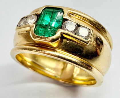 18ct yellow gold emerald and diamond ring size N 1/2