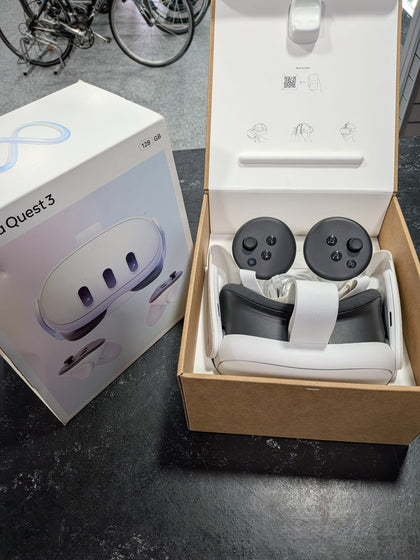 Meta Quest 3 128gb Boxed 2 Remotes + Charger