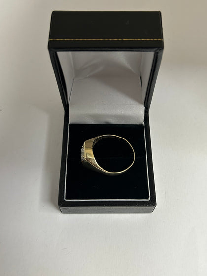 9ct yellow gold stone ring 3.6G stamped 375 size V tested in store comes with box