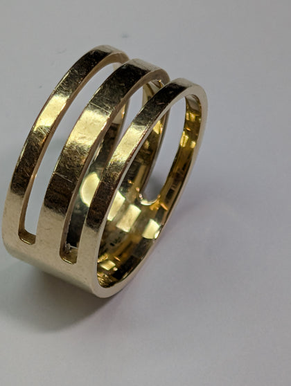 14ct gold vented ring