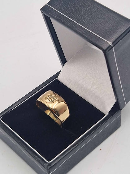 **20% OFF** 18ct Yellow Gold Signet Ring With Engraved Crest - Size S - 8.14 Grams
