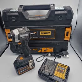 DEWALT McLaren F1 Team DCF86MM1T-GB 18V XR Brushless Cordless Impact Driver – 1 x 4.0Ah Battery, Charger & T-Stak Case