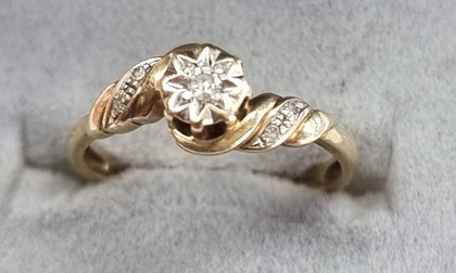 9ct Gold Diamond Ring Size 