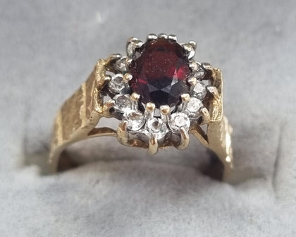 9ct Gold ring Red / Clear Stones Size K
