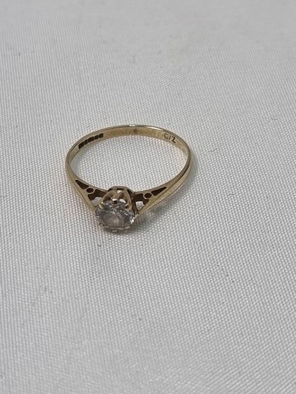 9ct Yellow Gold Ladies Ring With CZ Stones - 1.12 Grams - Size K