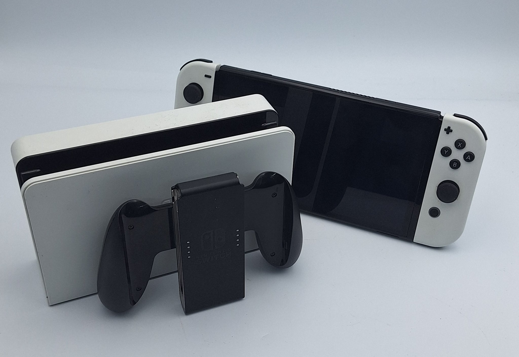 Nintendo Switch OLED 64GB black/white gaming console with dock