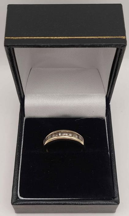 Q4ct 585 yellow gold ring size N Boxed 2.55g