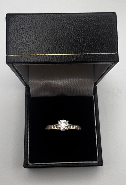 9ct Gold CZ size R