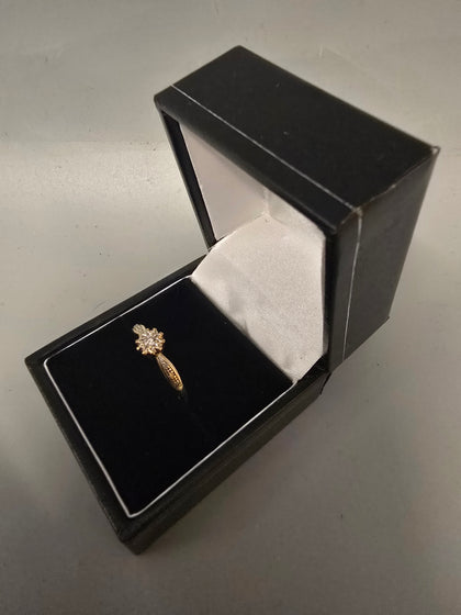 9CT Gold Ring With Star Stone 1.7G Size O