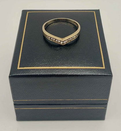 375 9ct Yellow gold wishbone style ring 1.5g with white stones size Q