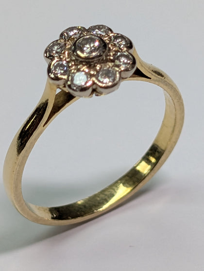18CT GOLD DIAMOND FLORAL RING