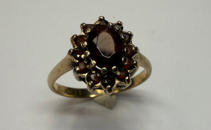 9CT YELLOW GOLD GARNET RING SIZE N