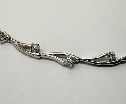 9ct White Gold Bracelet with stones 7.5