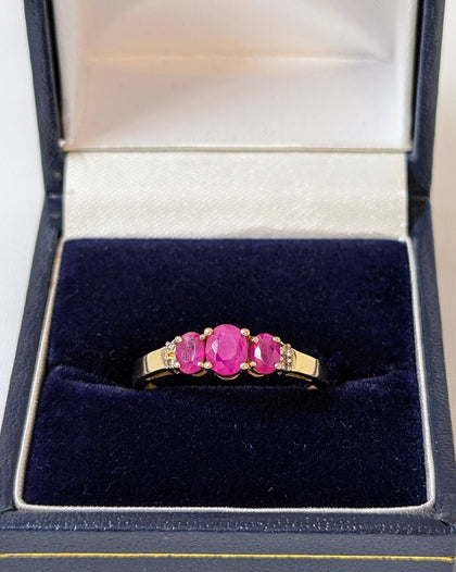 9 Carat Gold Ring - Size Q