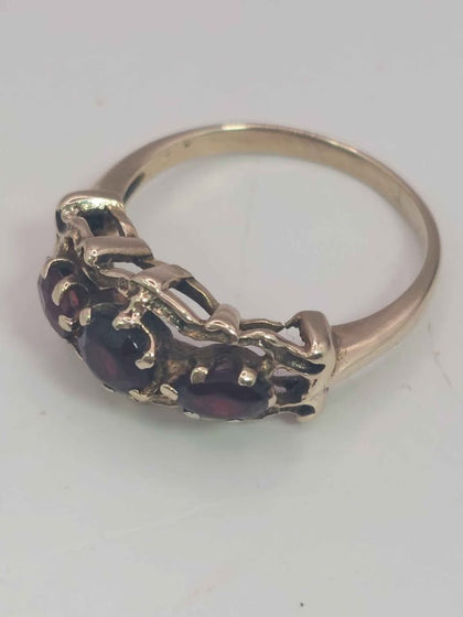 (375 Hallmarked&Tested), 9ct Gold Ring With Red Stones, Weight: 2.8G, Size M