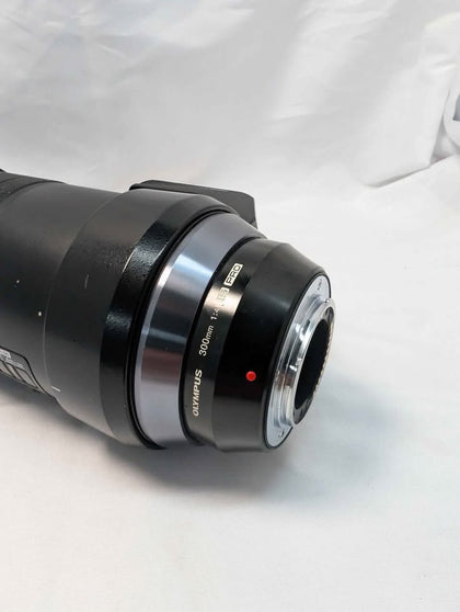 Olympus M.Zuiko Digital ED 300mm F4 IS PRO Telephoto Lens