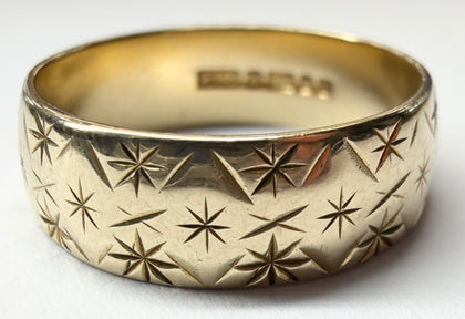 9ct gold ring with pattern size K 1/2