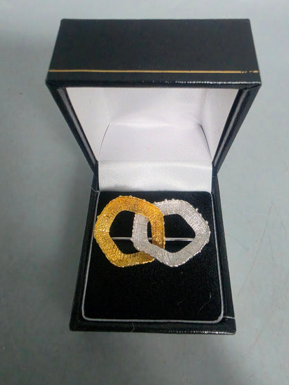 18ct GOLD BROACH 5.9G 750 35mm in Length (white/yellow)