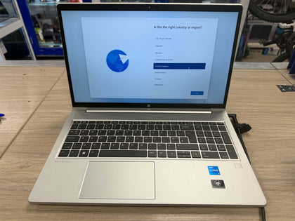 HP Probook 450 I5-1235u,8gb ram, 256SSD,Windows 11.