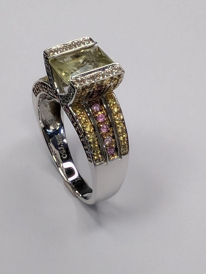 18ct white gold ring with multicolour stones size p