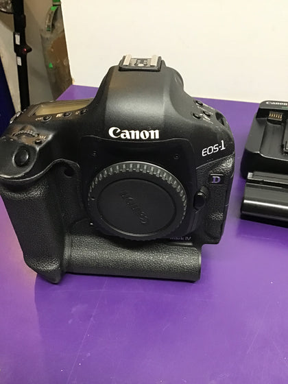 Canon EOS-1D Mark IV DSLR Camera Body